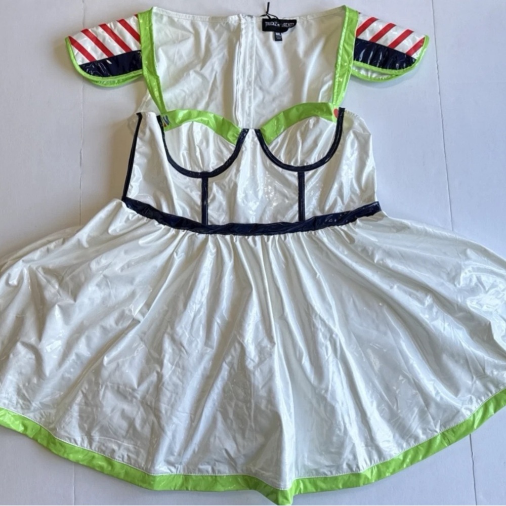 Trickz N' Treatz Adult Star Commander Babe Costume NWT Size XXL